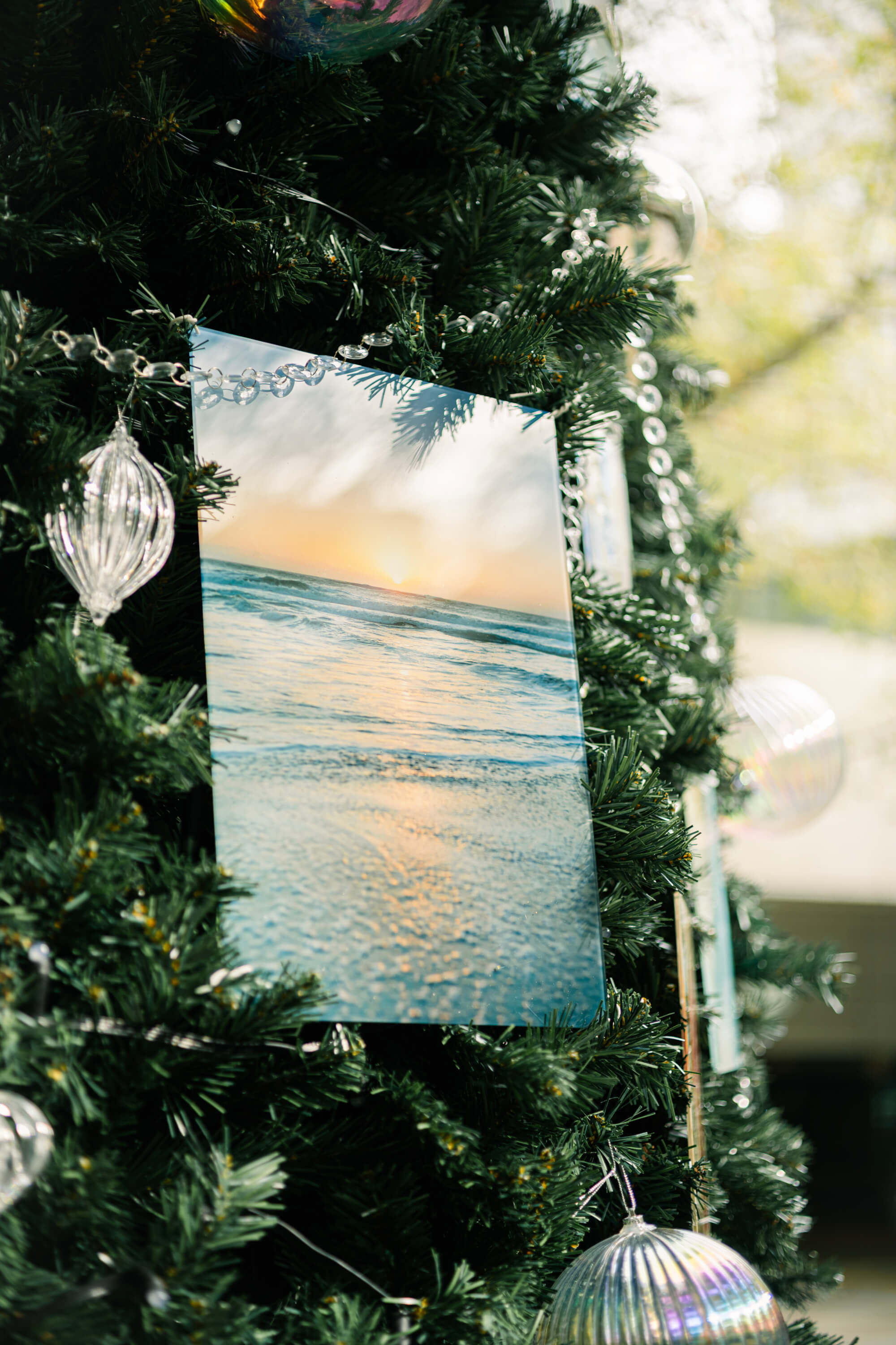 東京スクエアガーデン｜国分真央｜有限会社三幸（TOKYO ACRYL）｜2025 東京スクエアガーデン ウィンターイルミネーション「When Silence Becomes Light　光とつなぐ、透明のとき」